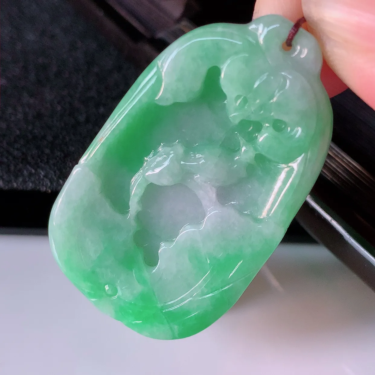 自然光实拍，冰润飘绿翡翠荷叶、和和美美玉坠，财源广进，自然隐逸、荷本是素不着尘之物，有和美之寓意。#39.10