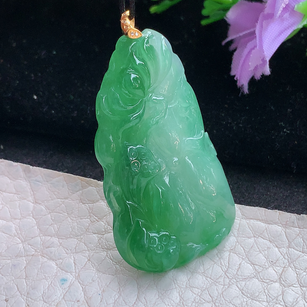 lz实拍39*22*7缅甸翡翠精雕冰绿莲年有鱼吊坠 荷叶鱼玉坠