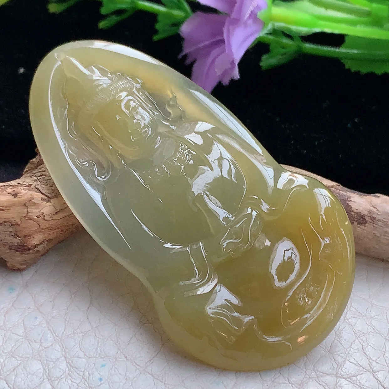 lz实拍61*33.8*6缅甸翡翠精雕黄翡观音坠 观音菩萨玉挂件