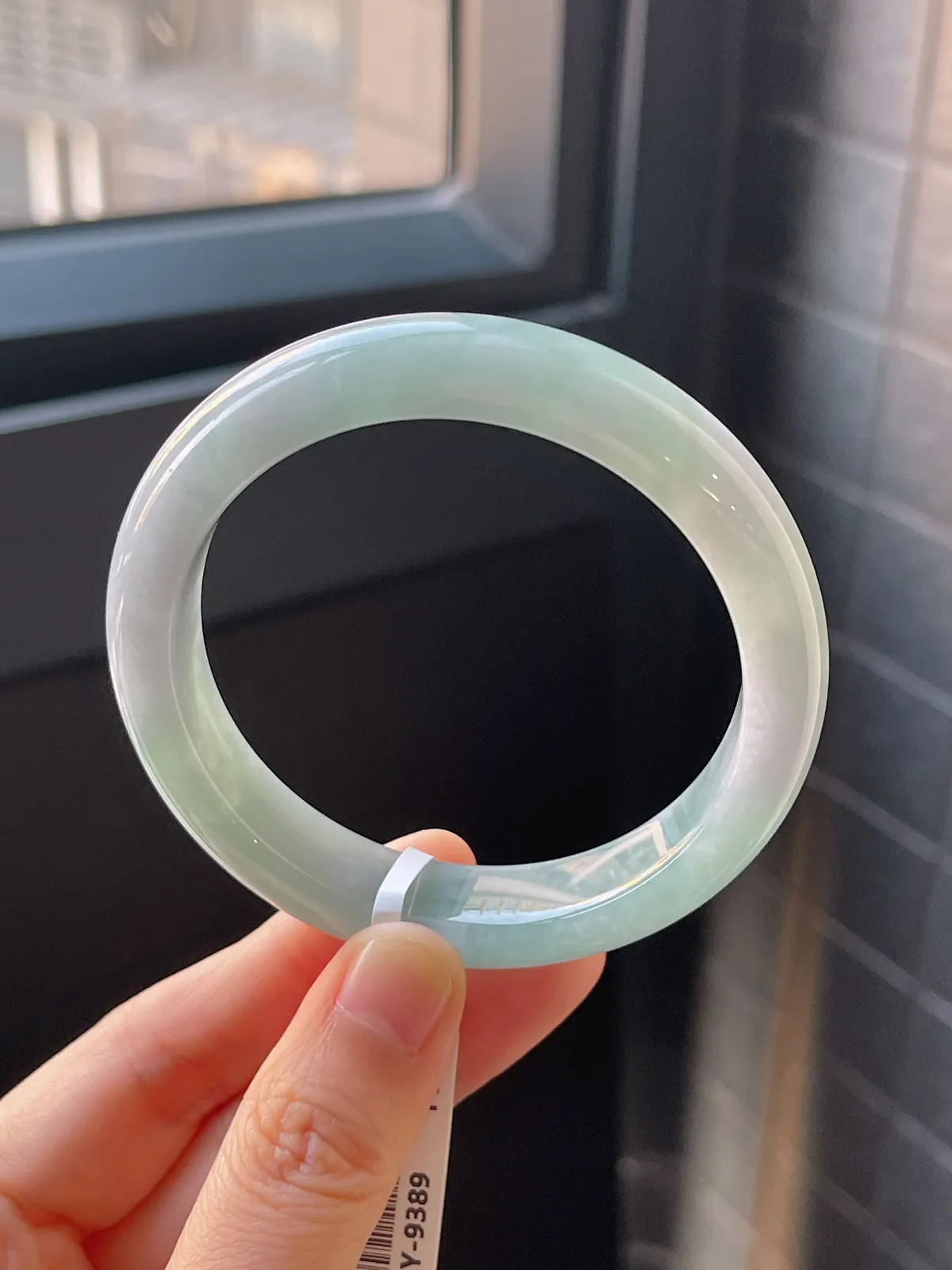 正圈55.5圈口，翡翠糯化种浅绿色手镯