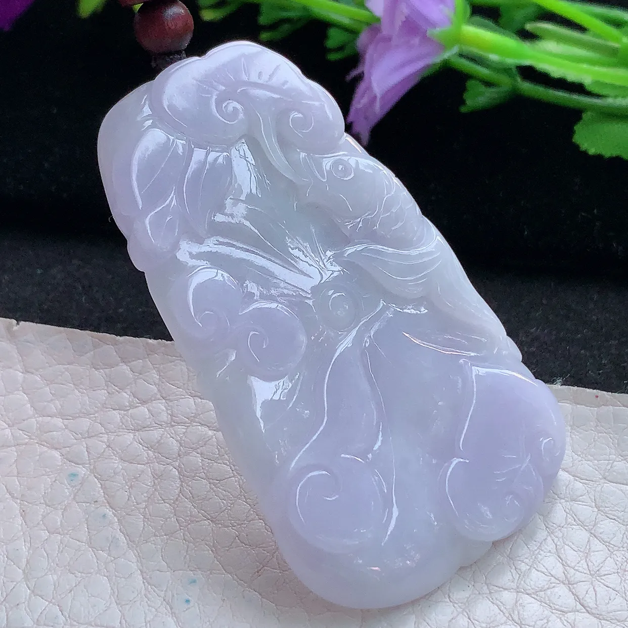 zen实拍61.8*37.2*5天然缅甸翡翠紫罗兰荷叶鱼吊坠 年年有余