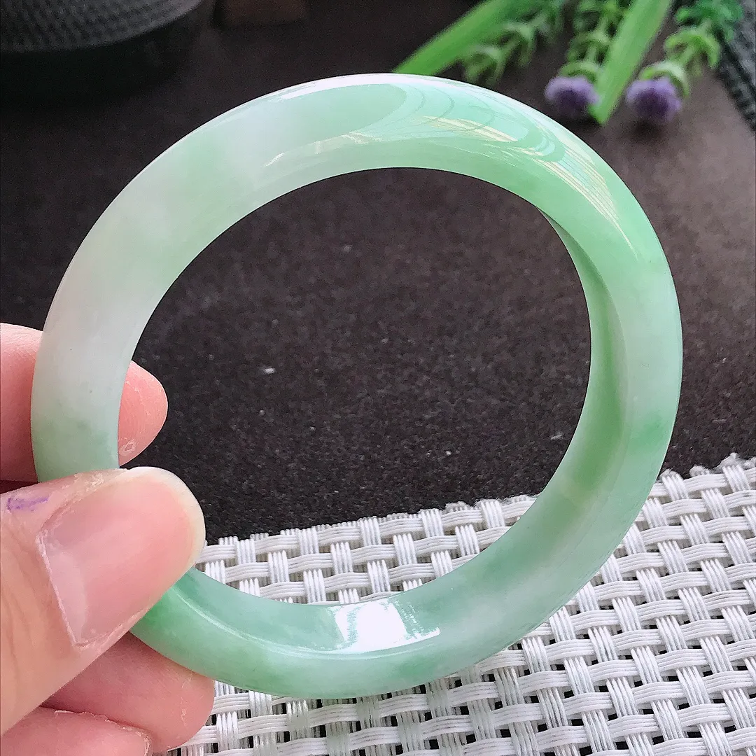 实拍翡翠A货56/12.3/8.4老坑冰润飘绿手镯翡翠玉镯女款百搭