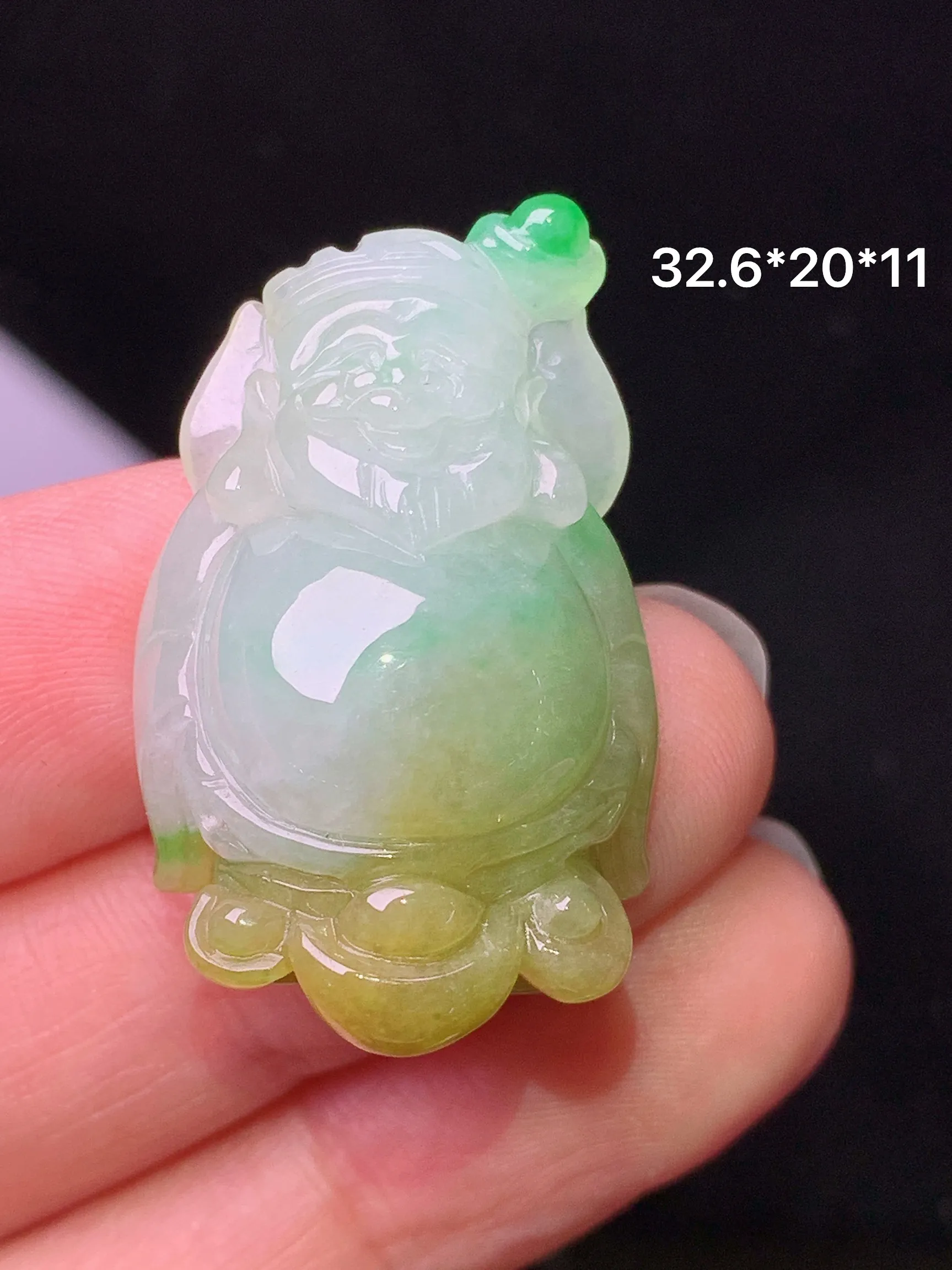 飘黄绿翡财神爷吊坠 玉质细腻 色泽艳丽清新 整体尺寸32.6*20*11