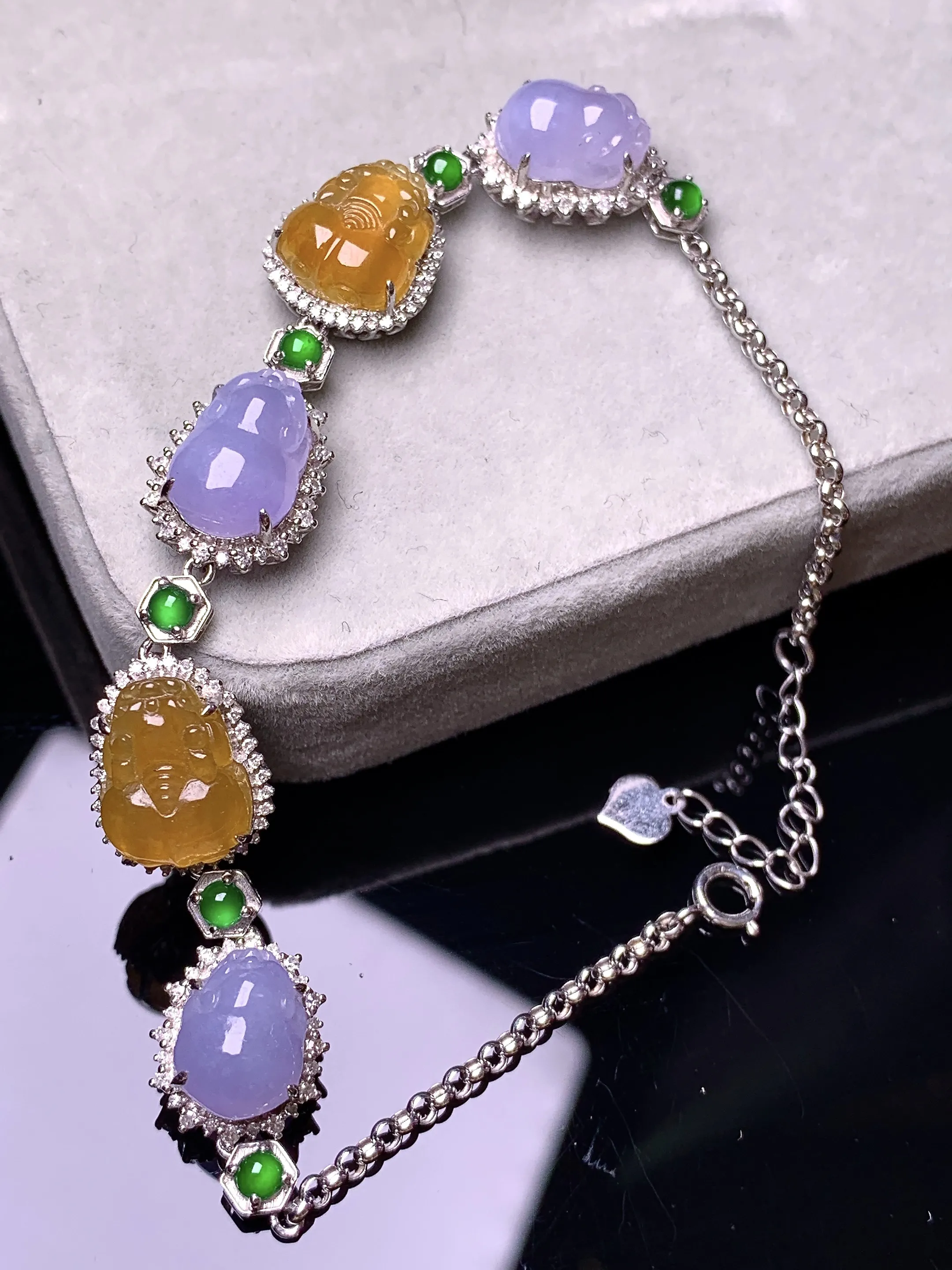 18k金钻镶嵌紫黄翡貔貅手链 玉质细腻 色泽艳丽清新 整体尺寸10*8.8*3