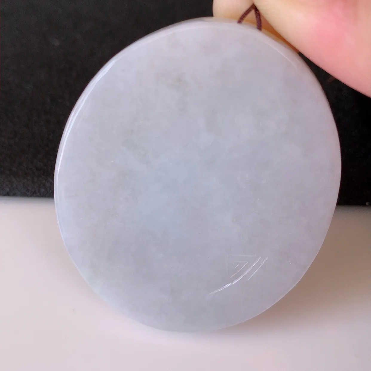 自然光实拍，冰润黄翡双彩翡翠悟道吊坠，翡翠悟道寓意“祥和，安宁，吉祥，幸福”，佩戴效果优雅迷人，性价比超高！#60.7