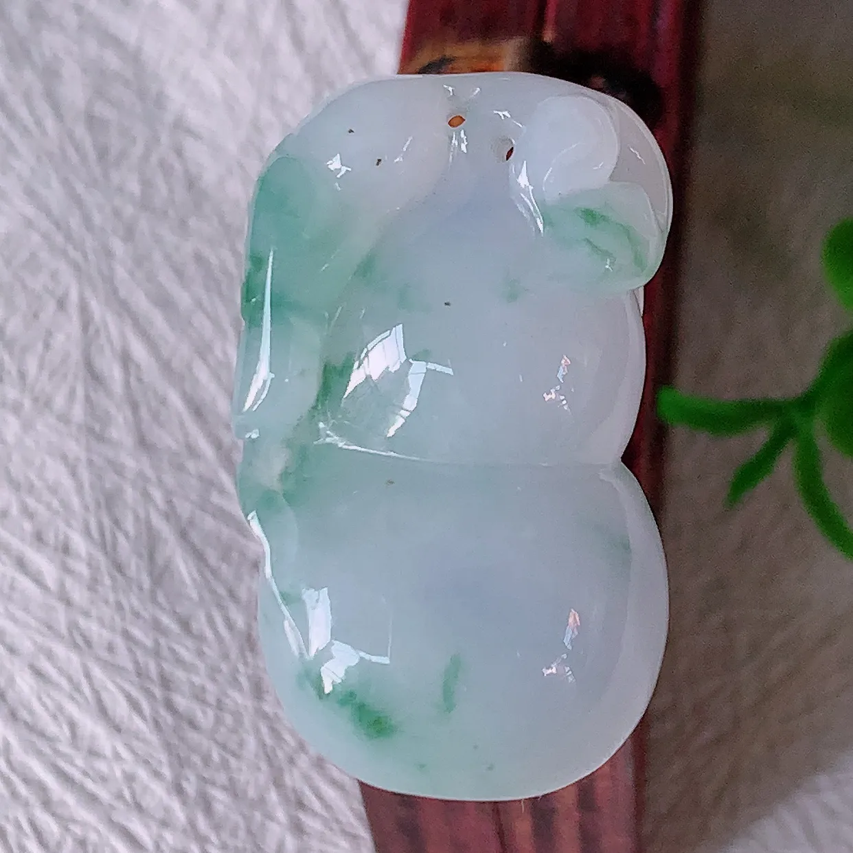 自然光实拍，冰润飘花翡翠葫芦吊坠，寓意福禄双全，财源滚滚，清新脱俗，佩戴效果优雅迷人！#47.10