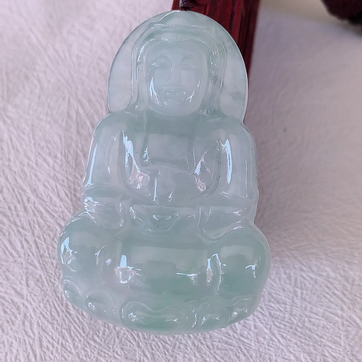 自然光实拍，冰种翡翠观音菩萨吊坠，净瓶观音，冰透亮泽，美观亮丽，观音面相端庄#46.7