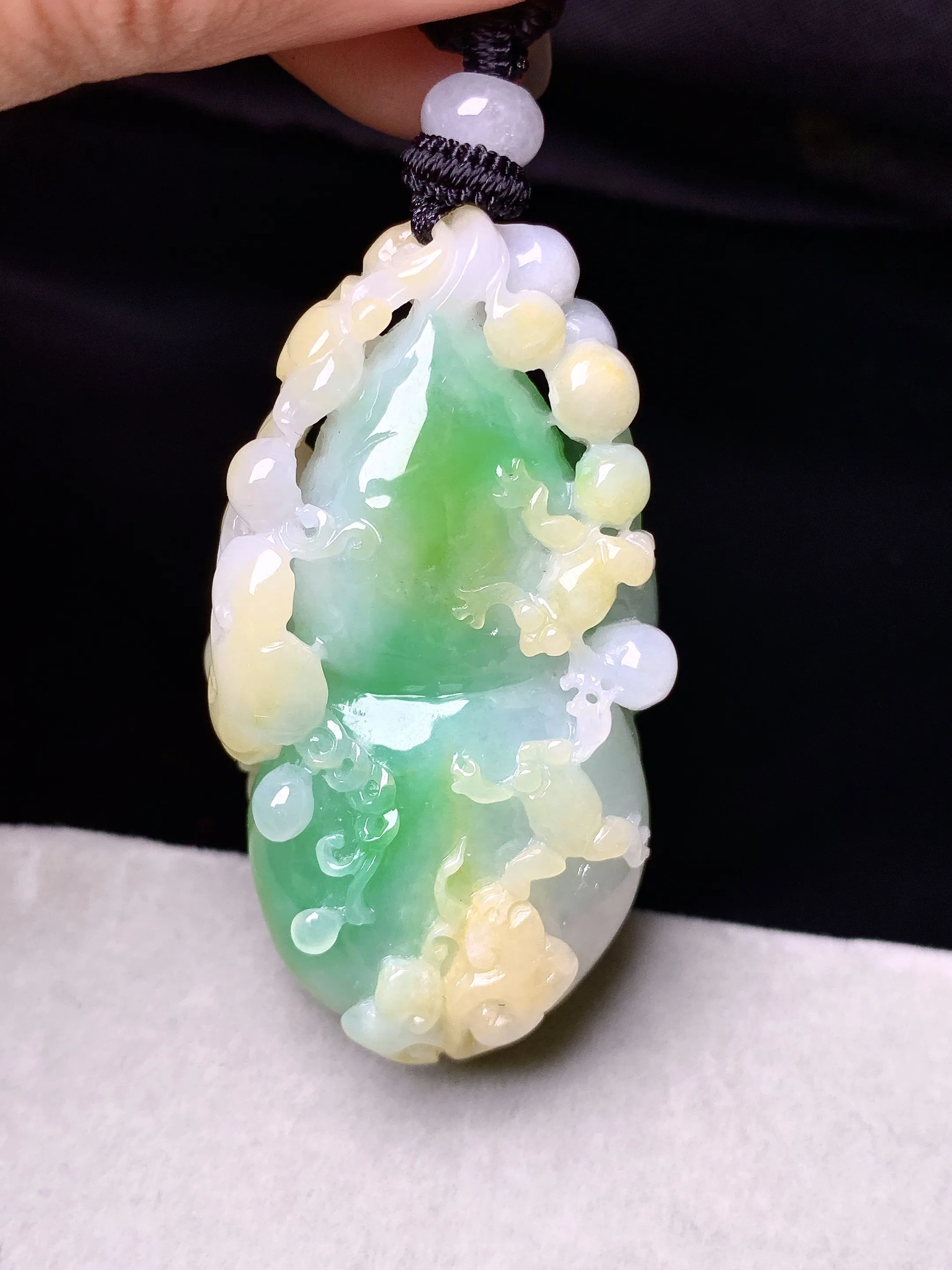 飘黄绿翡葫芦吊坠 玉质细腻 色泽艳丽清新 整体尺寸 47.5*26*14.8