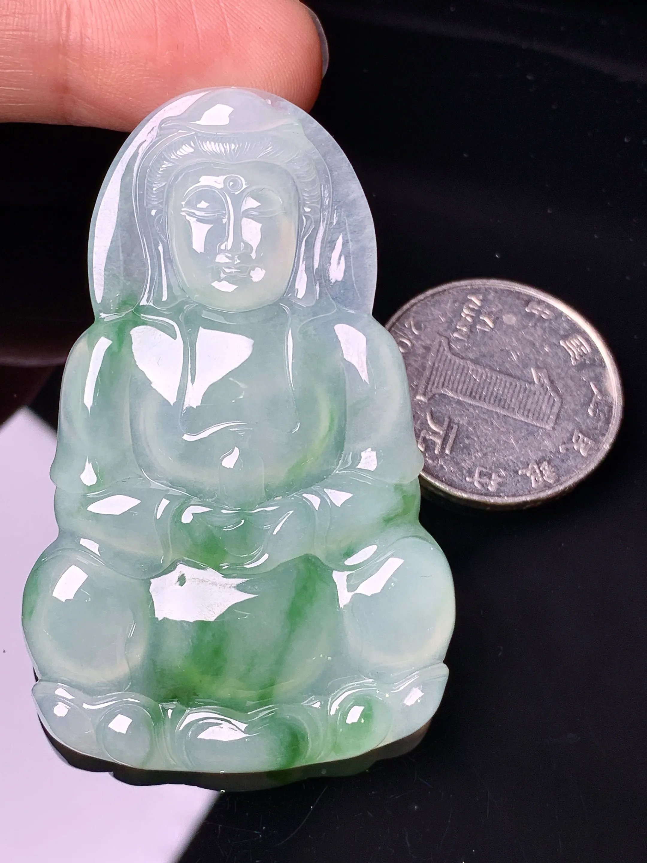 冰种飘绿观音菩萨吊坠 玉质细腻 色泽艳丽清新 整体尺寸60.5*38.5*5.3