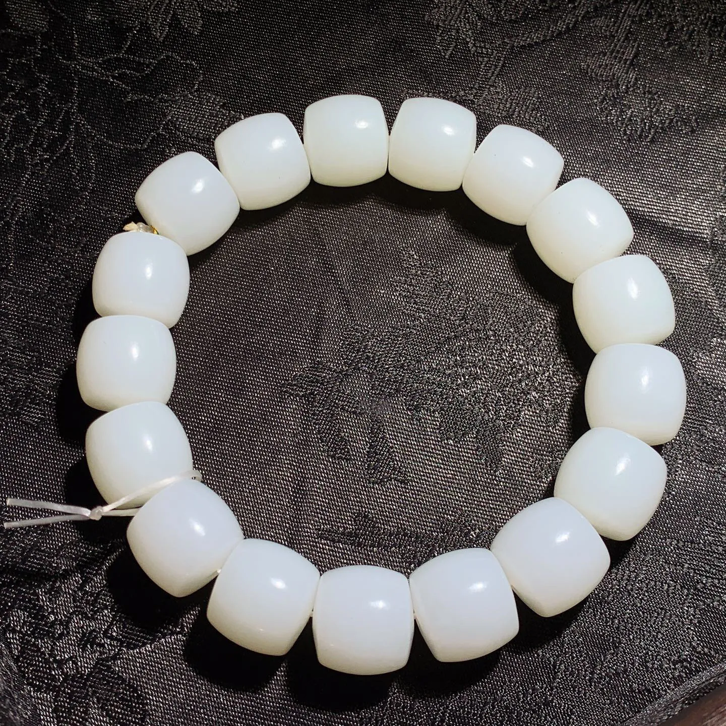 新疆和田玉羊脂白直切老型珠手串 单颗尺寸12/13！玉质细腻油润 底色纯净 脂粉好，品质好。lt251019