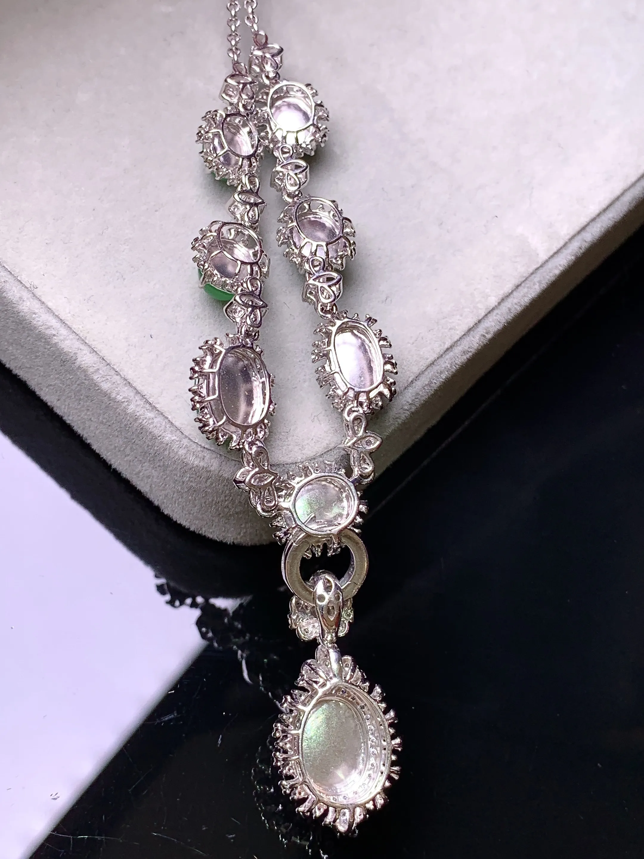 18k金钻镶嵌多用满绿蛋面项链吊坠 玉质细腻 色泽艳丽清新 整体尺寸23.3*12*9.3