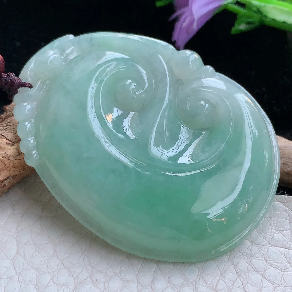 zen实拍55*42.8*6.5天然缅甸翡翠淡绿大如意吊坠 吉祥如意毛衣坠