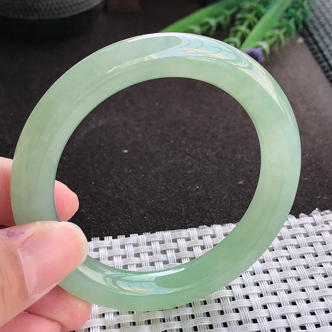 实拍翡翠A货56/10.2/10.4老坑冰胶果冻冰晴满甜绿圆条手镯翡翠玉镯女款百搭
