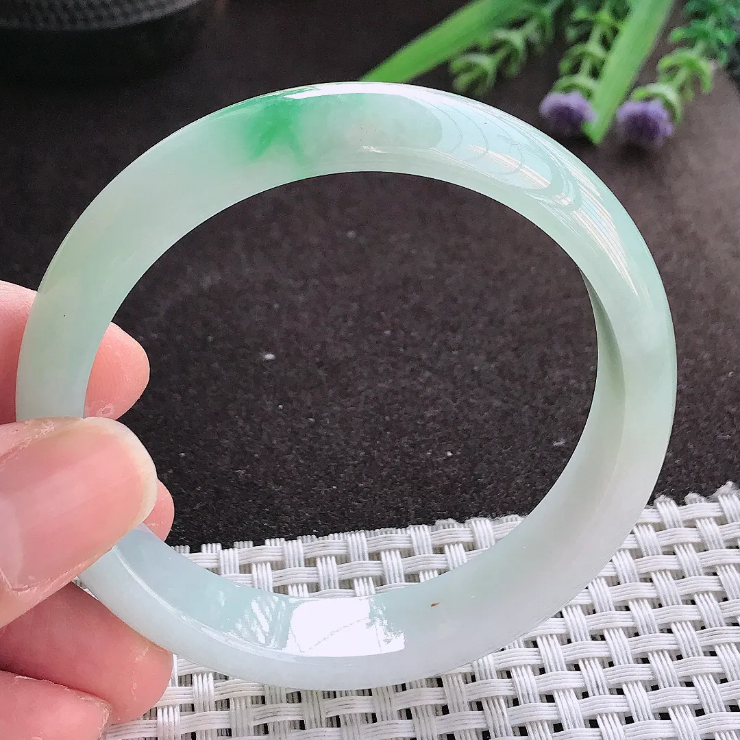 实拍翡翠A货57/13/7.2老坑秀气冰润飘绿手镯翡翠玉镯女款百搭