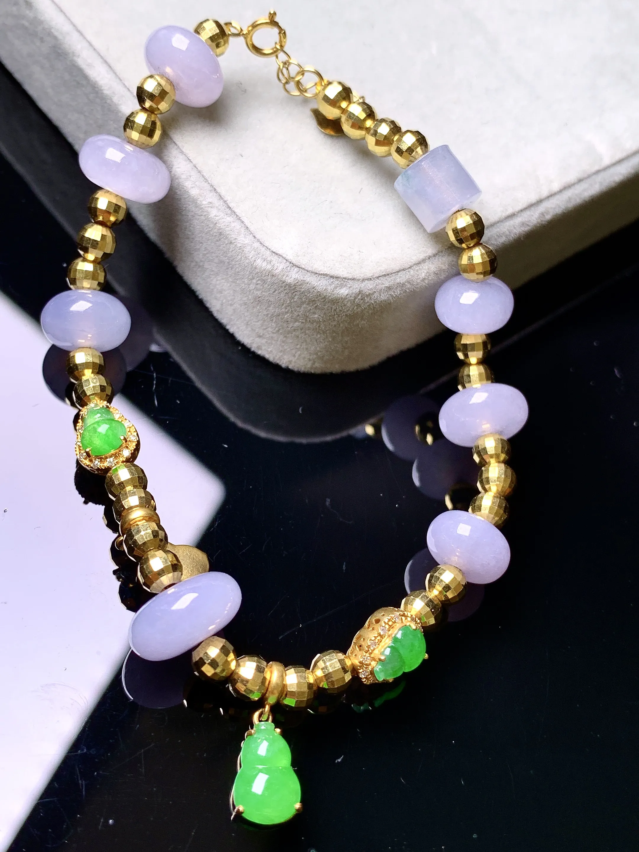 18k金钻镶嵌紫罗兰算盘珠搭配满绿葫芦手链 玉质细腻 色泽艳丽清新 整体尺寸10.5*5.5