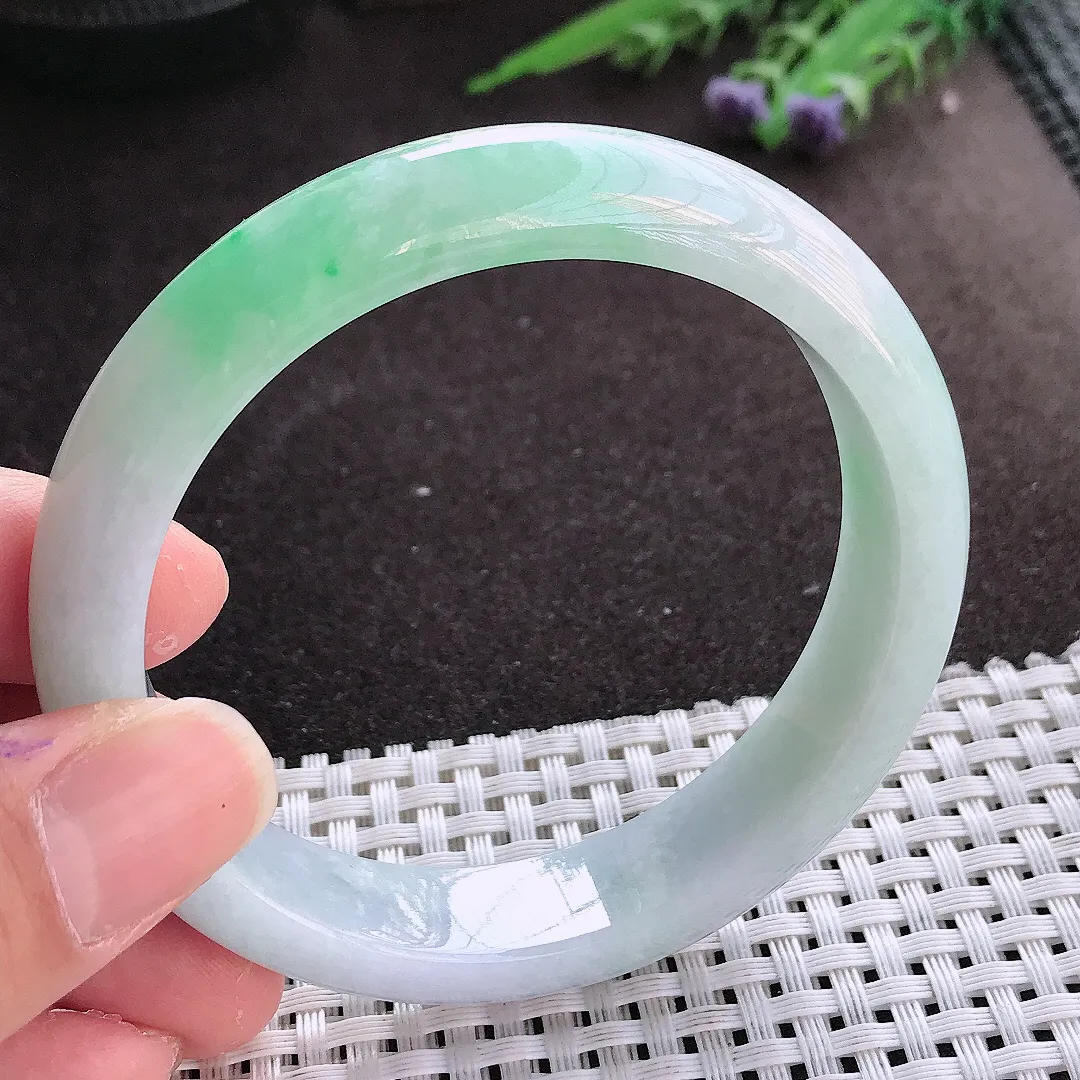 实拍翡翠A货58.5/13.3/8老坑秀气温润飘绿手镯翡翠玉镯女款百搭