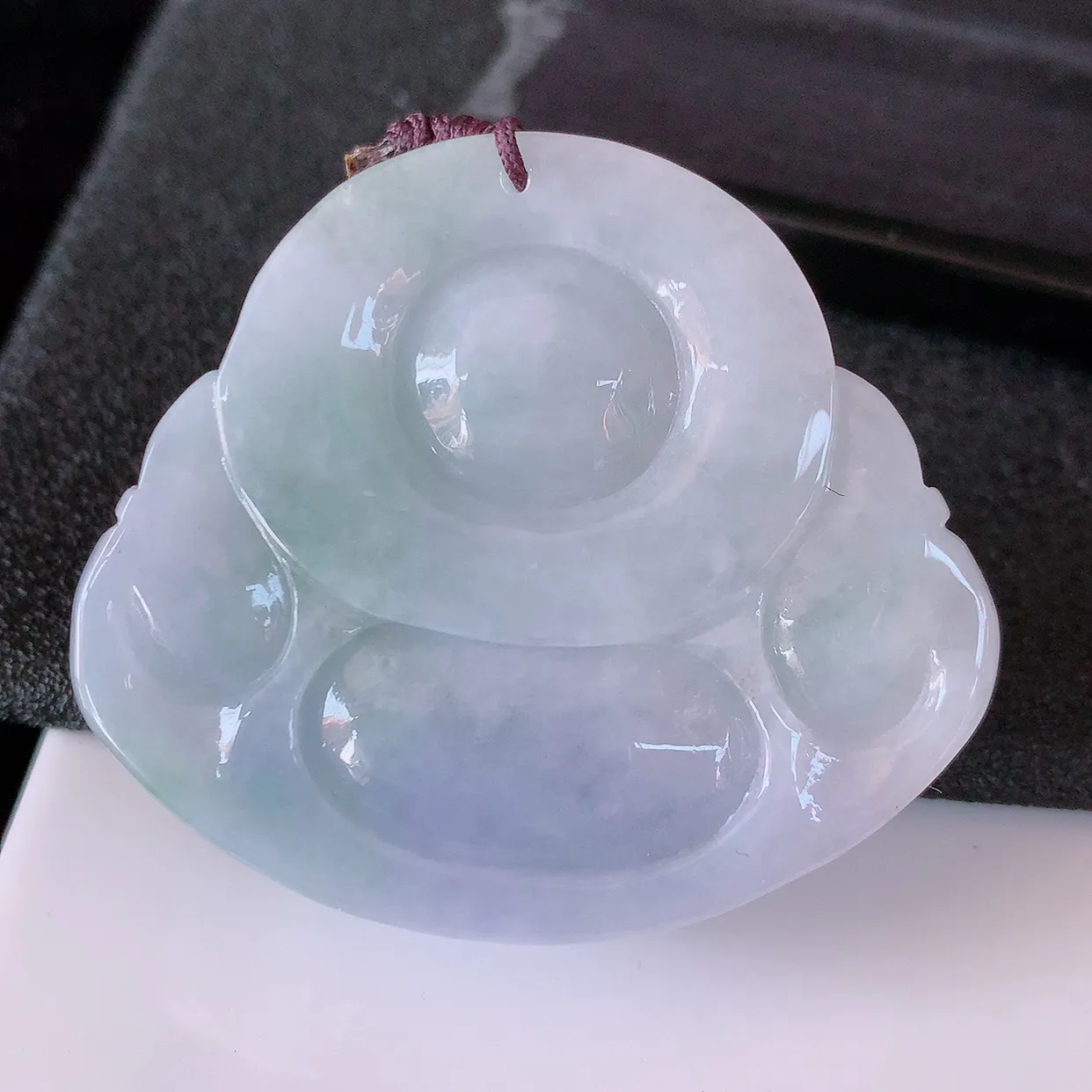 自然光实拍，大件厚装冰润紫罗兰翡翠佛公吊坠，开心笑佛，种老水足，颜色漂亮，立体饱满圆润，佩戴效果赞#41.7