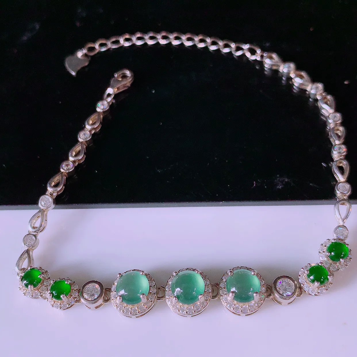 冰透满绿翡翠925银镶嵌手链，自然光实拍，翠色灵动，颜色漂亮，种老水足，品相佳，佩戴佳品！#97.1