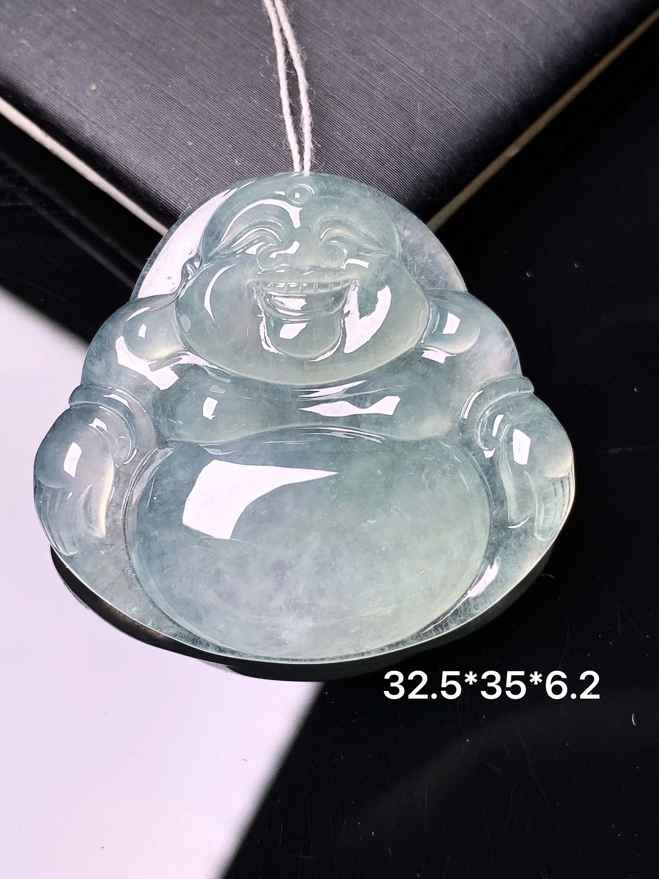 冰种佛公吊坠 玉质细腻 色泽艳丽清新 整体尺寸32.5*35*6.2