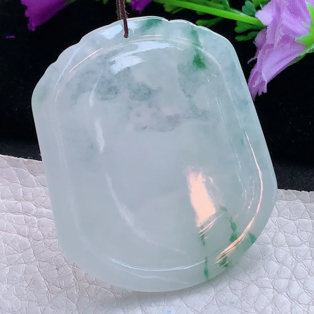 kh实拍52.6*44.5*5缅甸翡翠精雕飘花生肖牛玉坠扭转乾坤