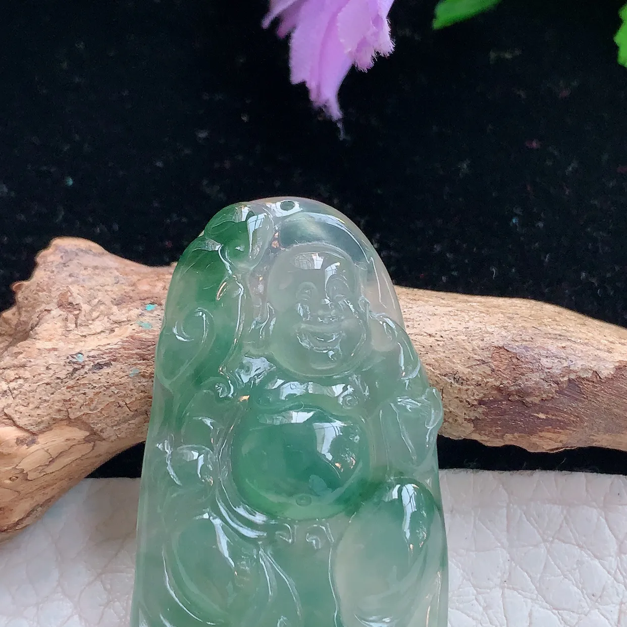 Ktj实拍43*23*4.8天然缅甸翡翠冰种站佛吊坠布袋佛玉坠