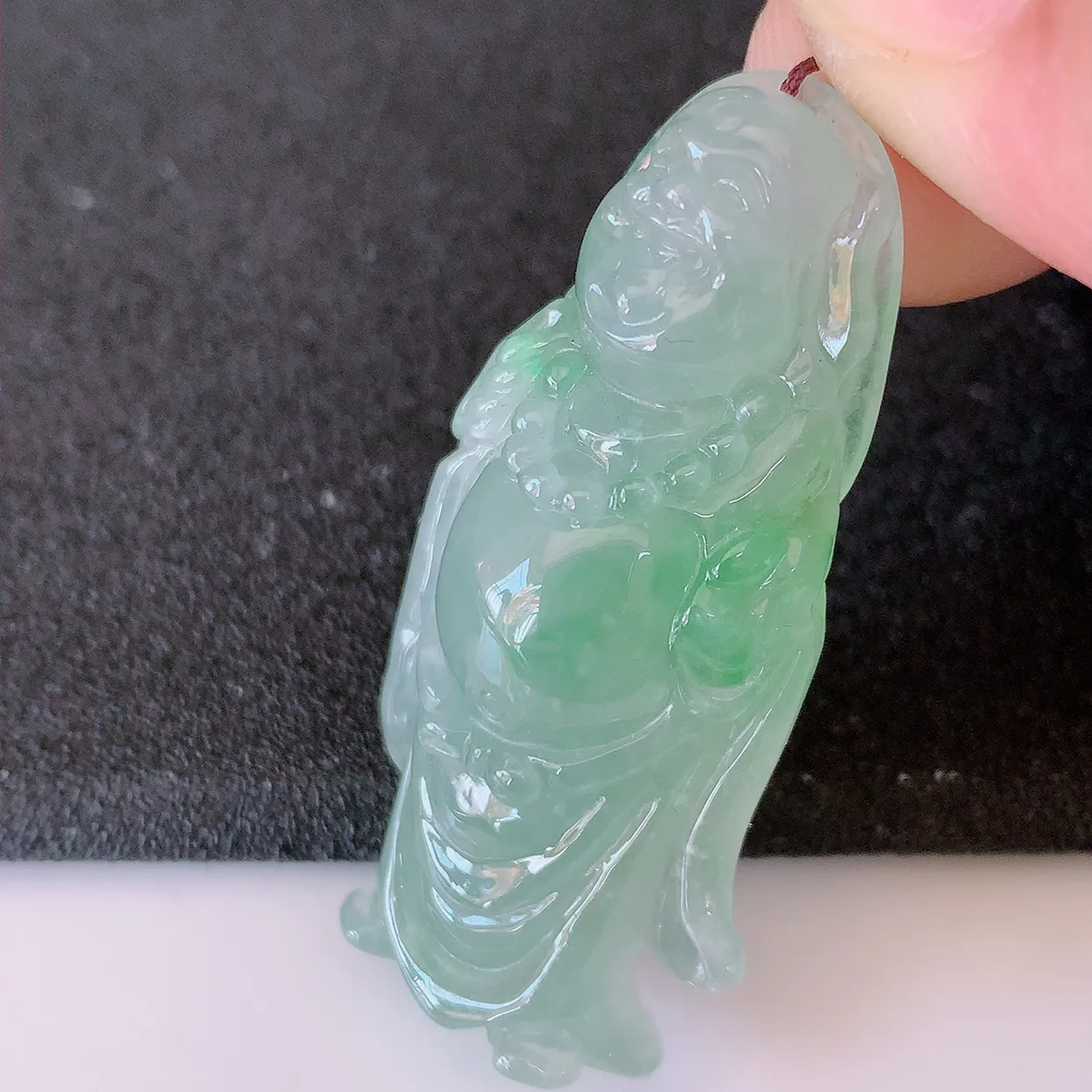 自然光实拍，冰胶飘绿翡翠逍遥布袋佛吊坠，代代有钱，水足丰盈，盈满欢喜，配戴送礼佳品！#87.7