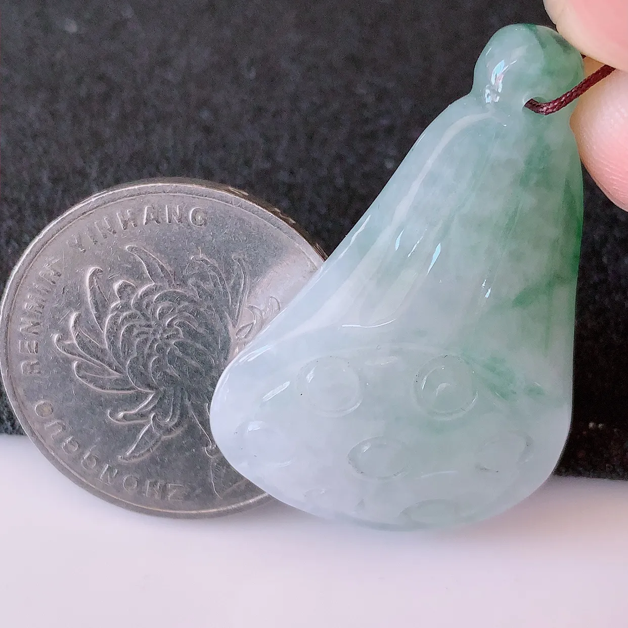自然光实拍，冰润飘花翡翠招财莲蓬吊坠，水润精细，寓意路路都通，有着促进事业有运！#46.7