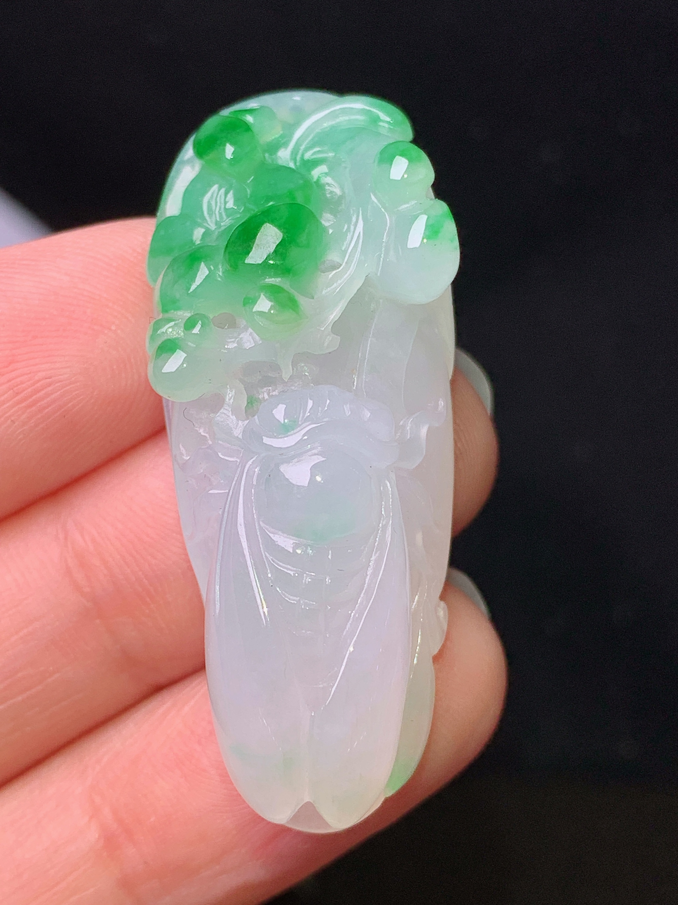 飘绿金蟾吊坠 玉质细腻 色泽艳丽清新 整体尺寸41.5*16.2*11.8