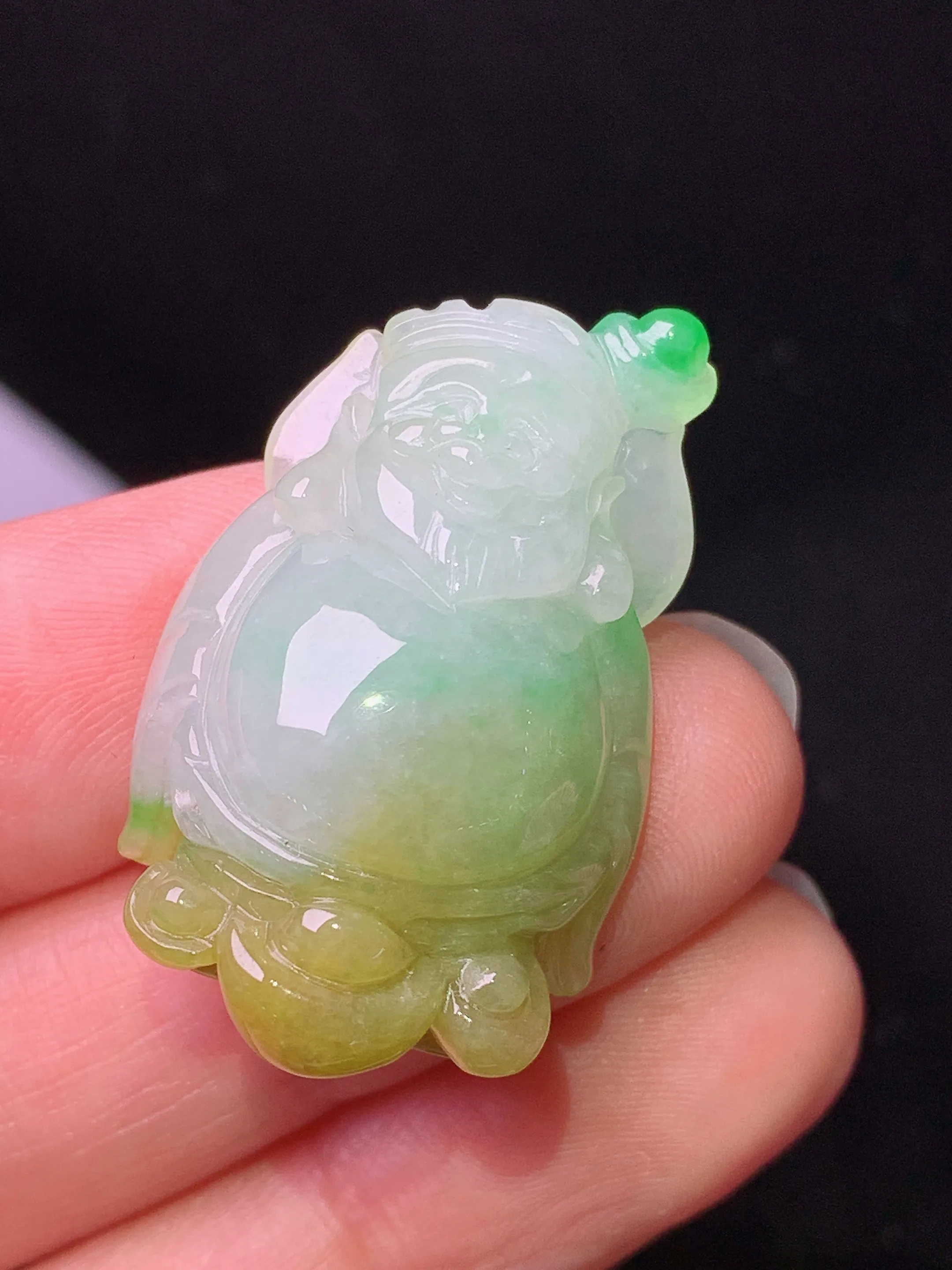 飘黄绿翡财神爷吊坠 玉质细腻 色泽艳丽清新 整体尺寸32.6*20*11