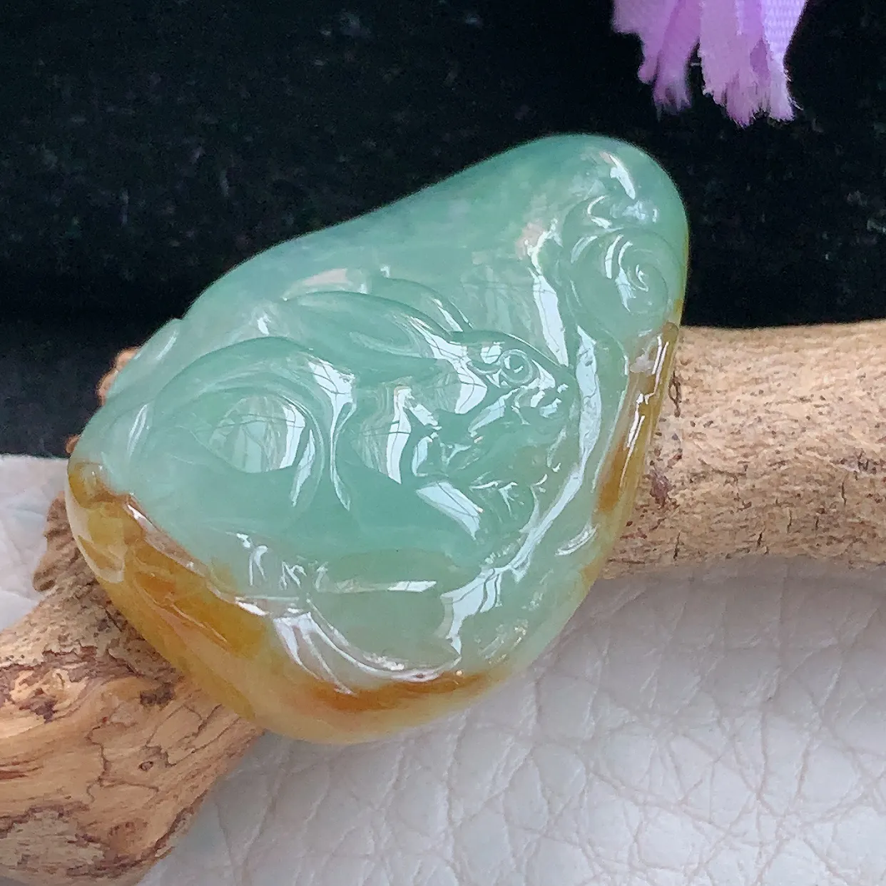 lz实拍31.6*22.8*9缅甸翡翠精雕生肖兔子玉坠