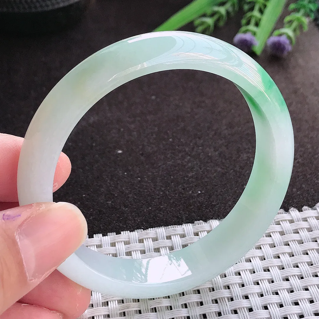 实拍翡翠A货57/13/7.2老坑秀气冰润飘绿手镯翡翠玉镯女款百搭