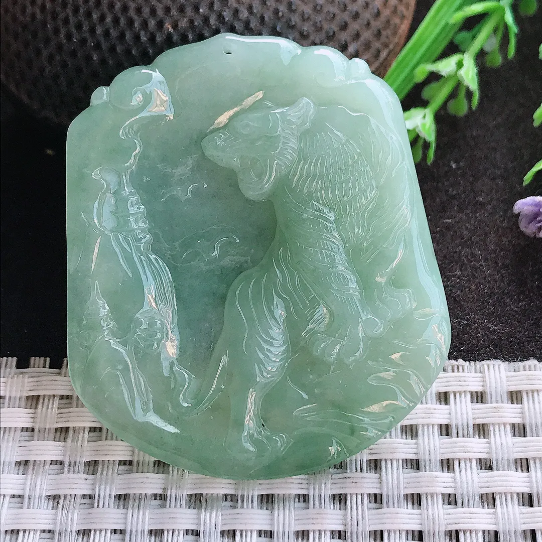 实拍A货翡翠51.2/43.6/5.5老坑冰胶水灵冰晴绿上山虎虎牌吊坠翡翠挂件