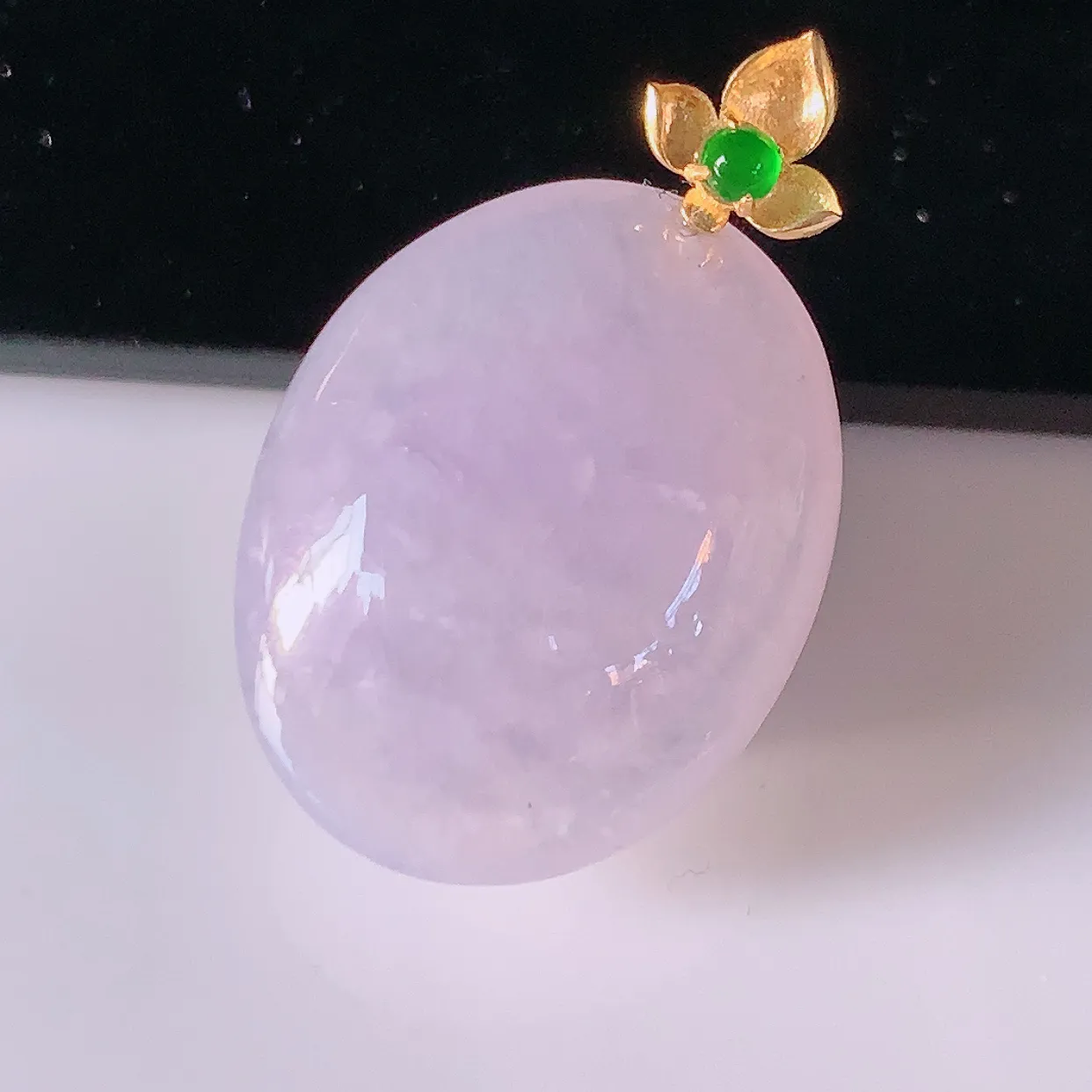 自然光实拍，18K金镶嵌冰紫罗兰翡翠蛋面吊坠，紫罗兰时‮大尚‬方，款式经典，紫罗兰，佩戴优雅高贵上档次！#02.10整体23裸石18.5*14.5*5.6