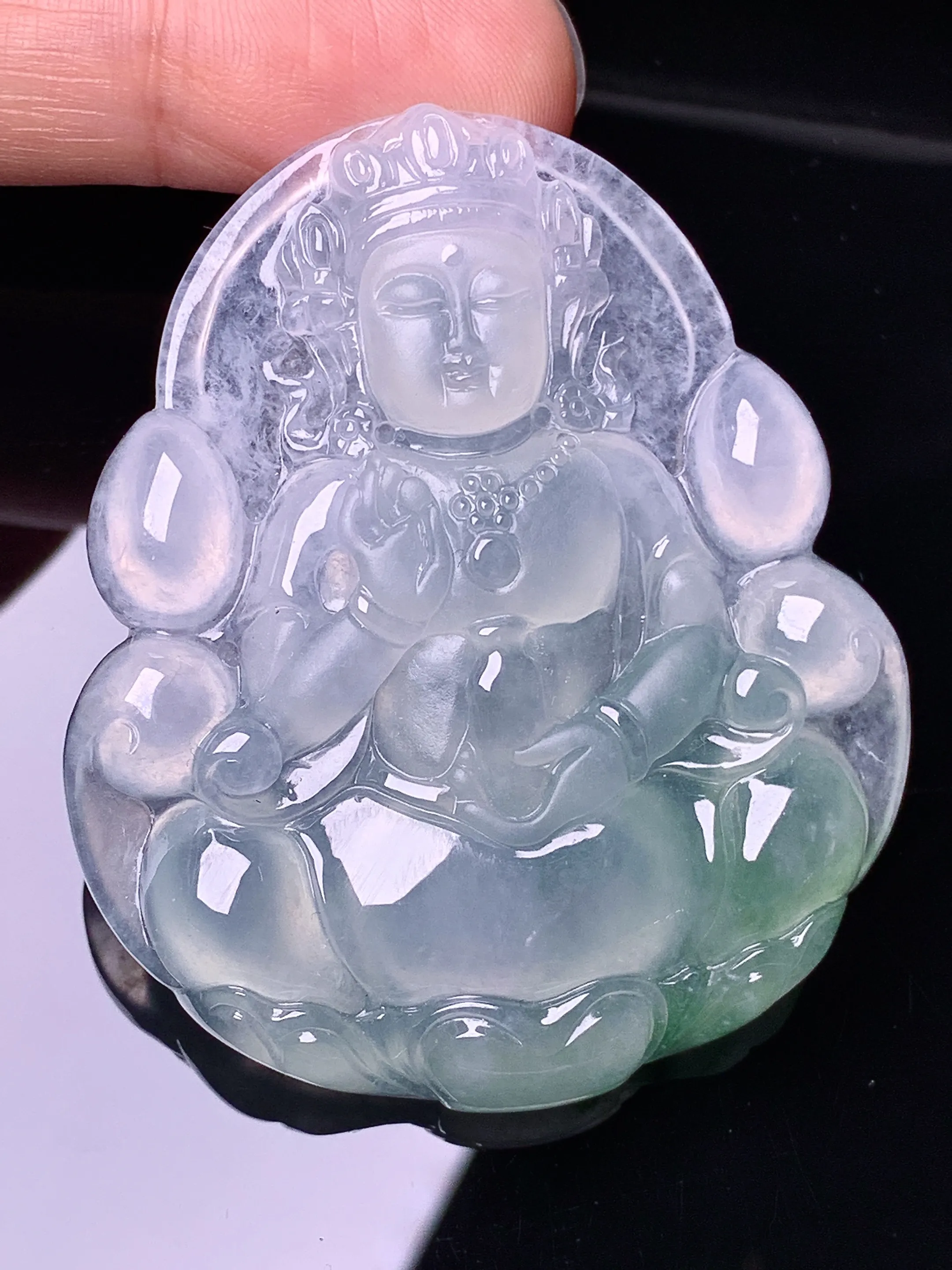 冰种飘绿观音菩萨吊坠 玉质细腻 色泽艳丽清新 整体尺寸54*46.7*6.8