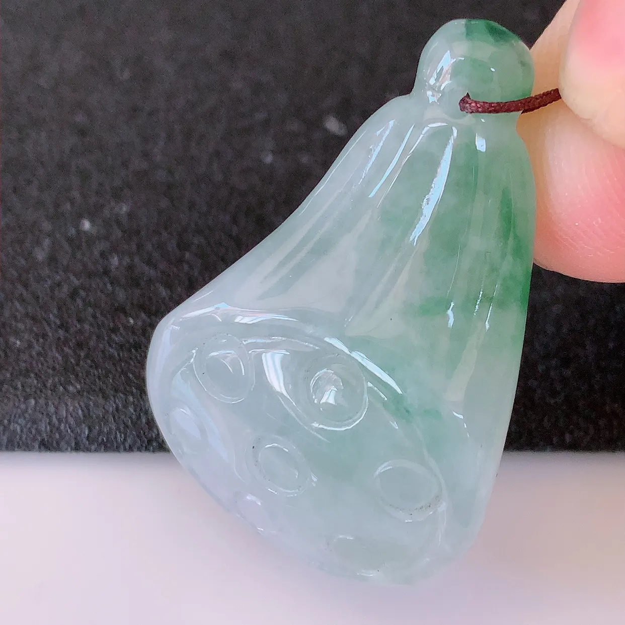 自然光实拍，冰润飘花翡翠招财莲蓬吊坠，水润精细，寓意路路都通，有着促进事业有运！#46.7