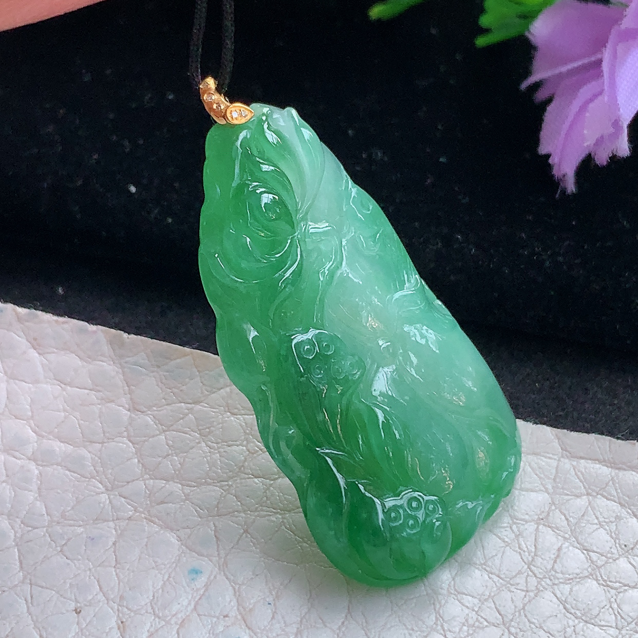 lz实拍39*22*7缅甸翡翠精雕冰绿莲年有鱼吊坠 荷叶鱼玉坠