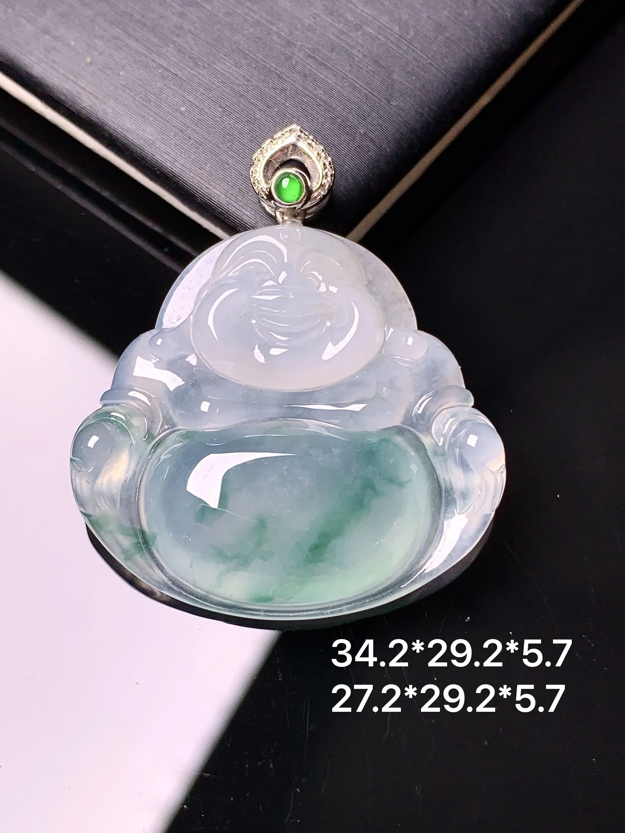 18k金镶嵌飘花佛公吊坠 玉质细腻 色泽艳丽清新 整体尺寸34.2*29.2*5.7