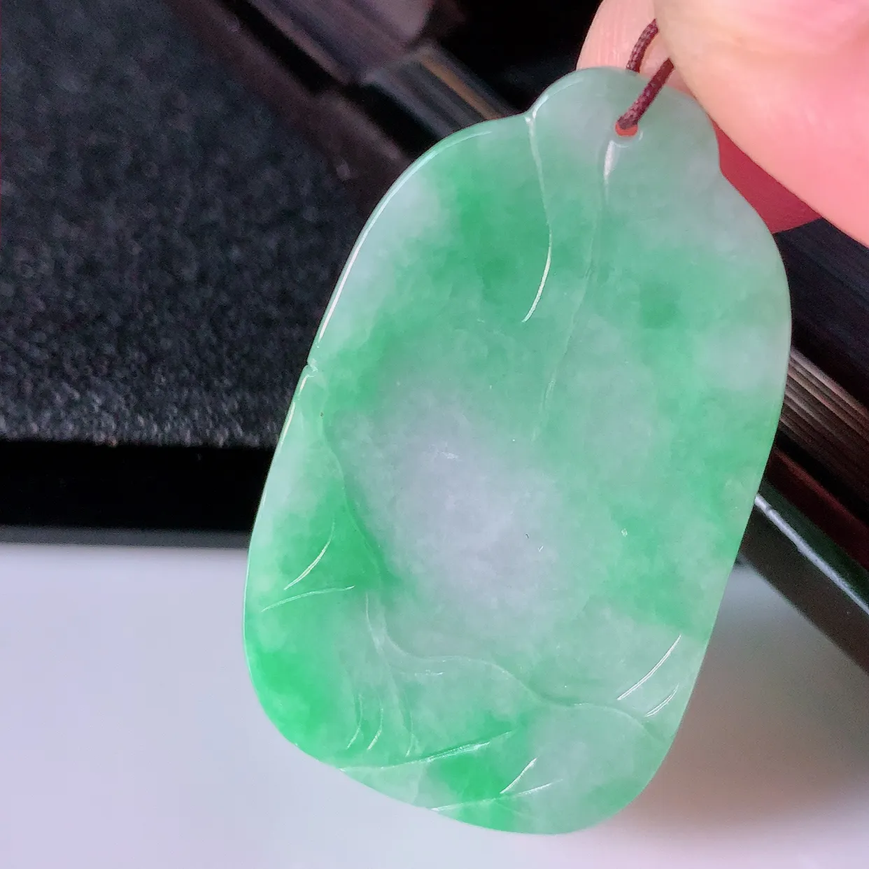 自然光实拍，冰润飘绿翡翠荷叶、和和美美玉坠，财源广进，自然隐逸、荷本是素不着尘之物，有和美之寓意。#39.10