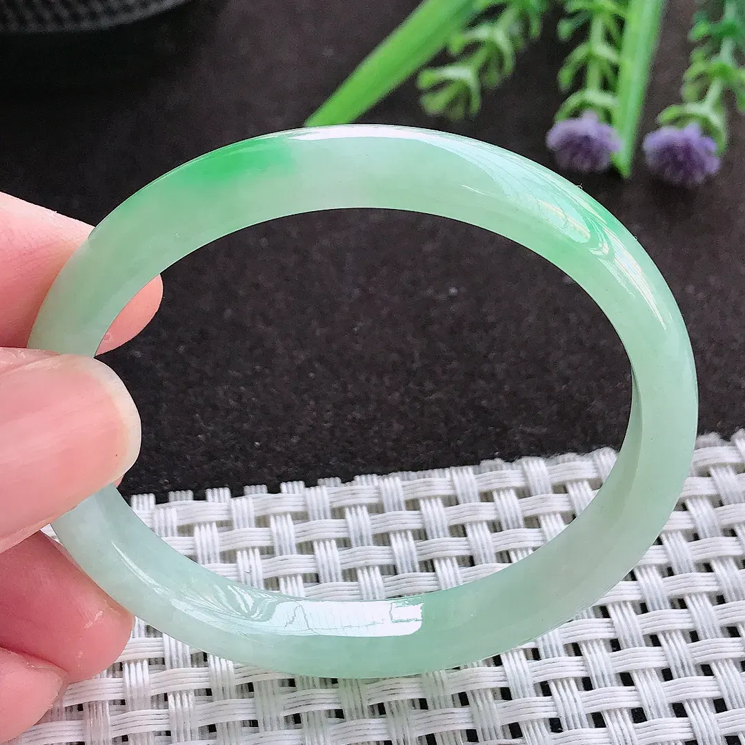 实拍翡翠A货49.5/45.8/8.2/5.8小圈口老坑冰胶飘阳绿贵妃手镯翡翠玉镯女款百搭