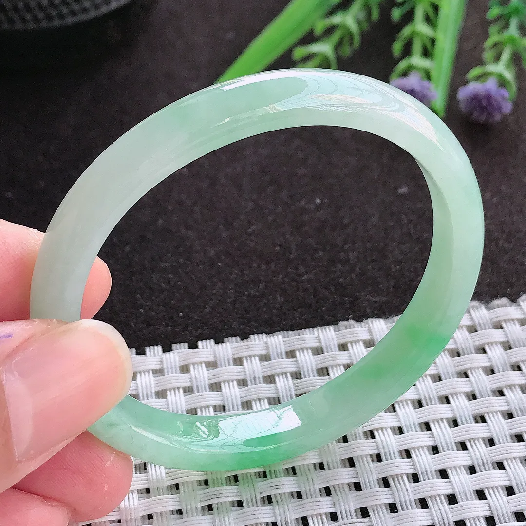 实拍翡翠A货49.5/45.8/8.2/5.8小圈口老坑冰胶飘阳绿贵妃手镯翡翠玉镯女款百搭