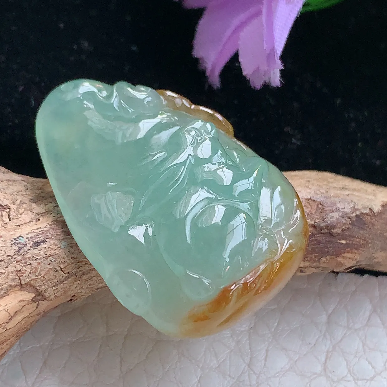 lz实拍31.6*22.8*9缅甸翡翠精雕生肖兔子玉坠