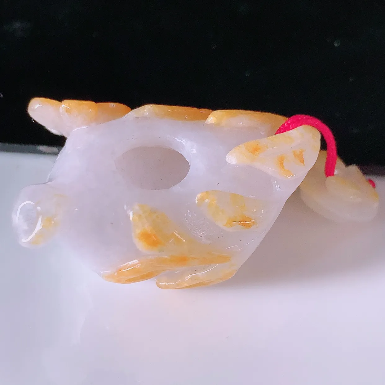 自然光实拍，水润黄翡双彩翡翠茶壶，翠色灵动，玉质细腻，颜色漂亮，品相佳#01.10