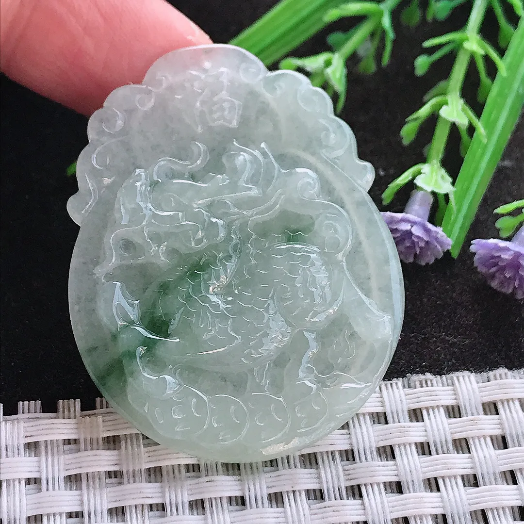 实拍A货翡翠46.7/36.3/4.8老坑精美温润飘花瑞兽麒麟吊坠翡翠挂件