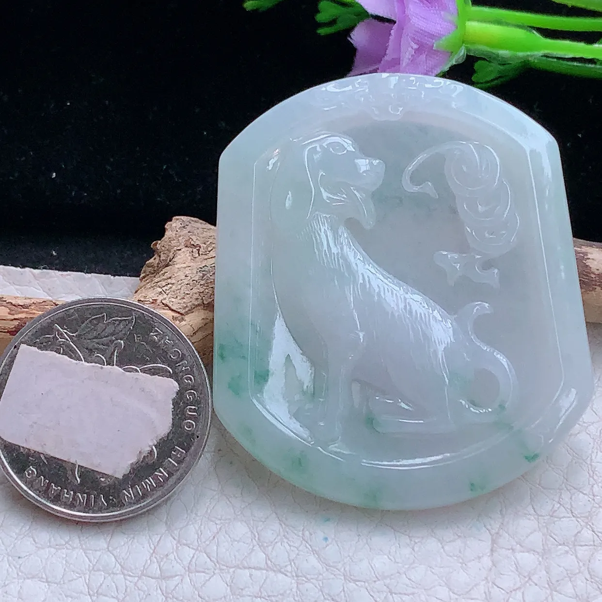 kh实拍50*42.6*5缅甸翡翠精雕飘花冰透生肖狗玉坠 旺财守护神项坠