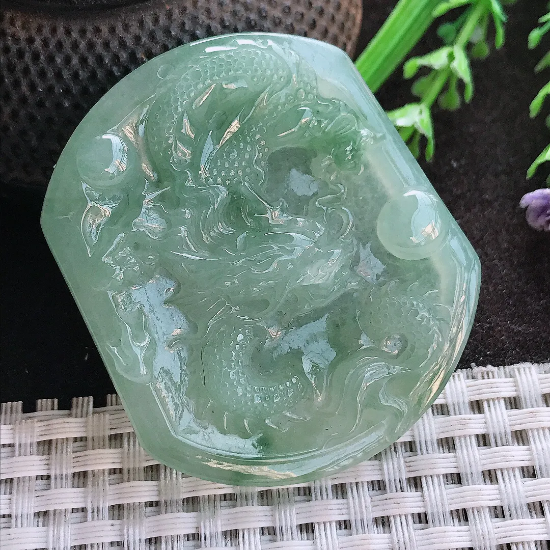 实拍A货翡翠49.3/42.8/5.8老坑冰胶冰晴满绿龙牌吊坠翡翠挂件