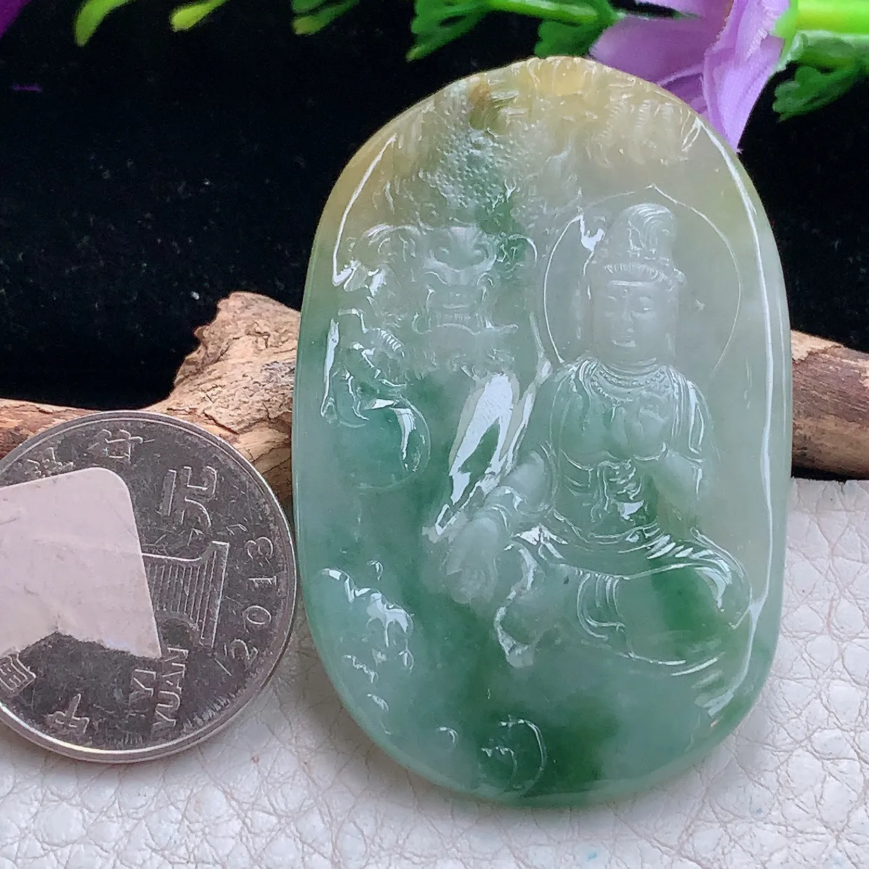 lz实拍55.5*36.2*5缅甸翡翠精雕三彩御龙观音吊坠 黄加绿自在菩萨玉坠