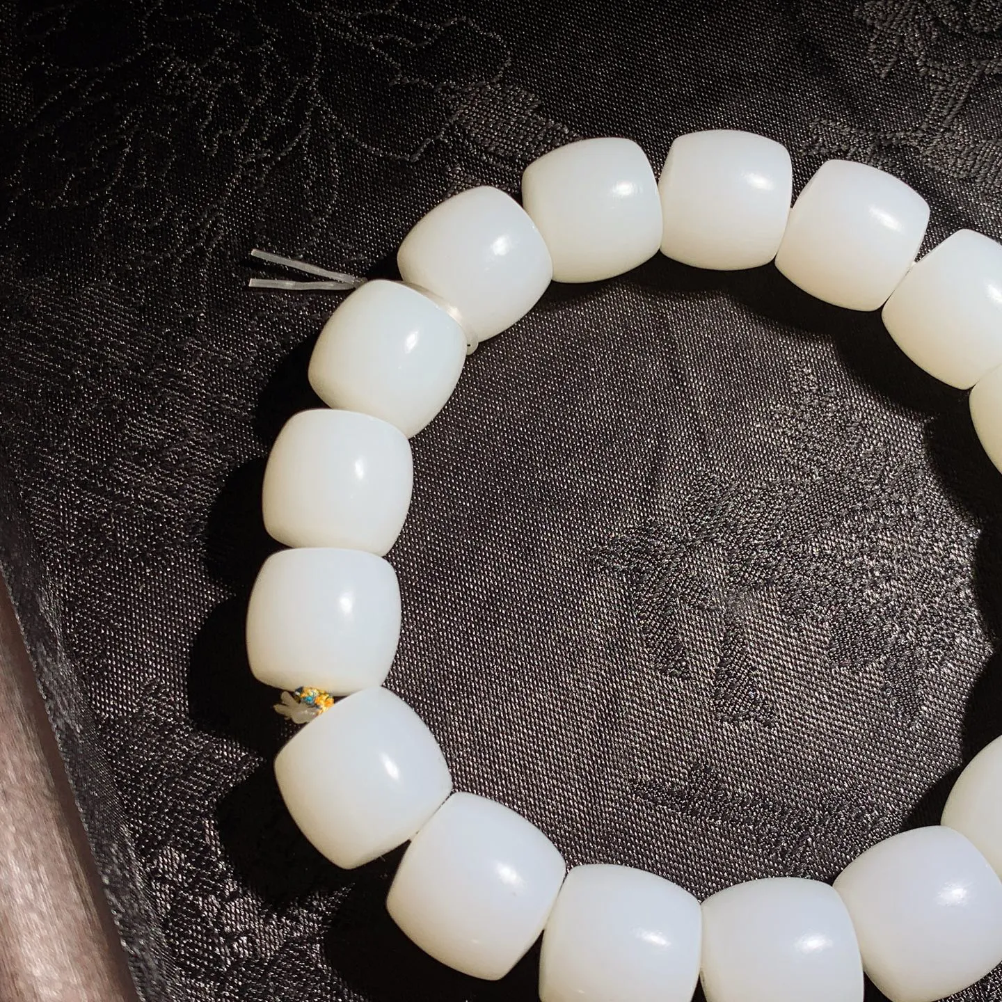 新疆和田玉羊脂白直切老型珠手串 单颗尺寸12/13！玉质细腻油润 底色纯净 脂粉好，品质好。lt251019