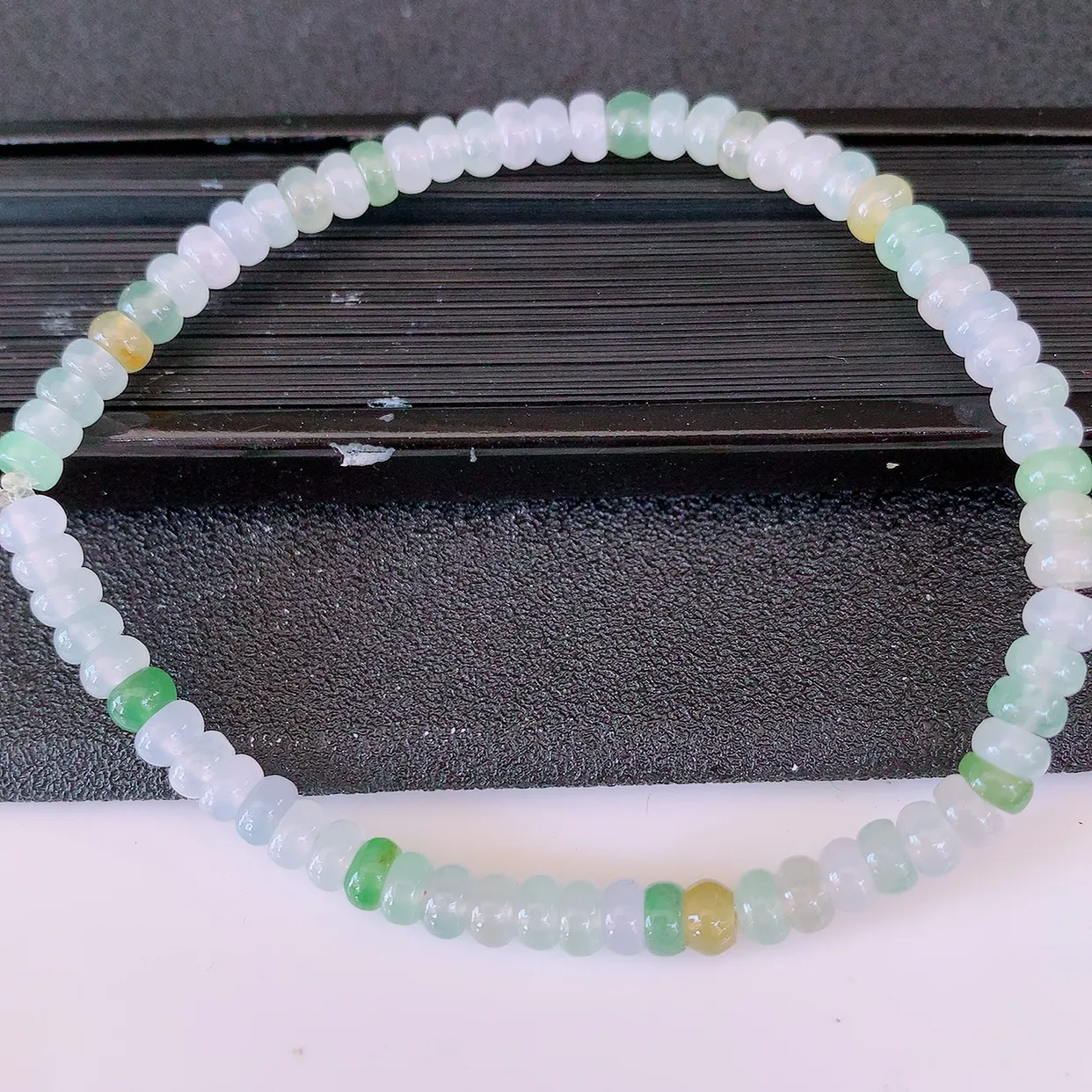 自然光实拍，冰种多宝翡翠手链，多彩翡翠手串，颜色丰富，料子细腻，高档大气，自戴送礼佳品！#46.7取一尺寸4.5