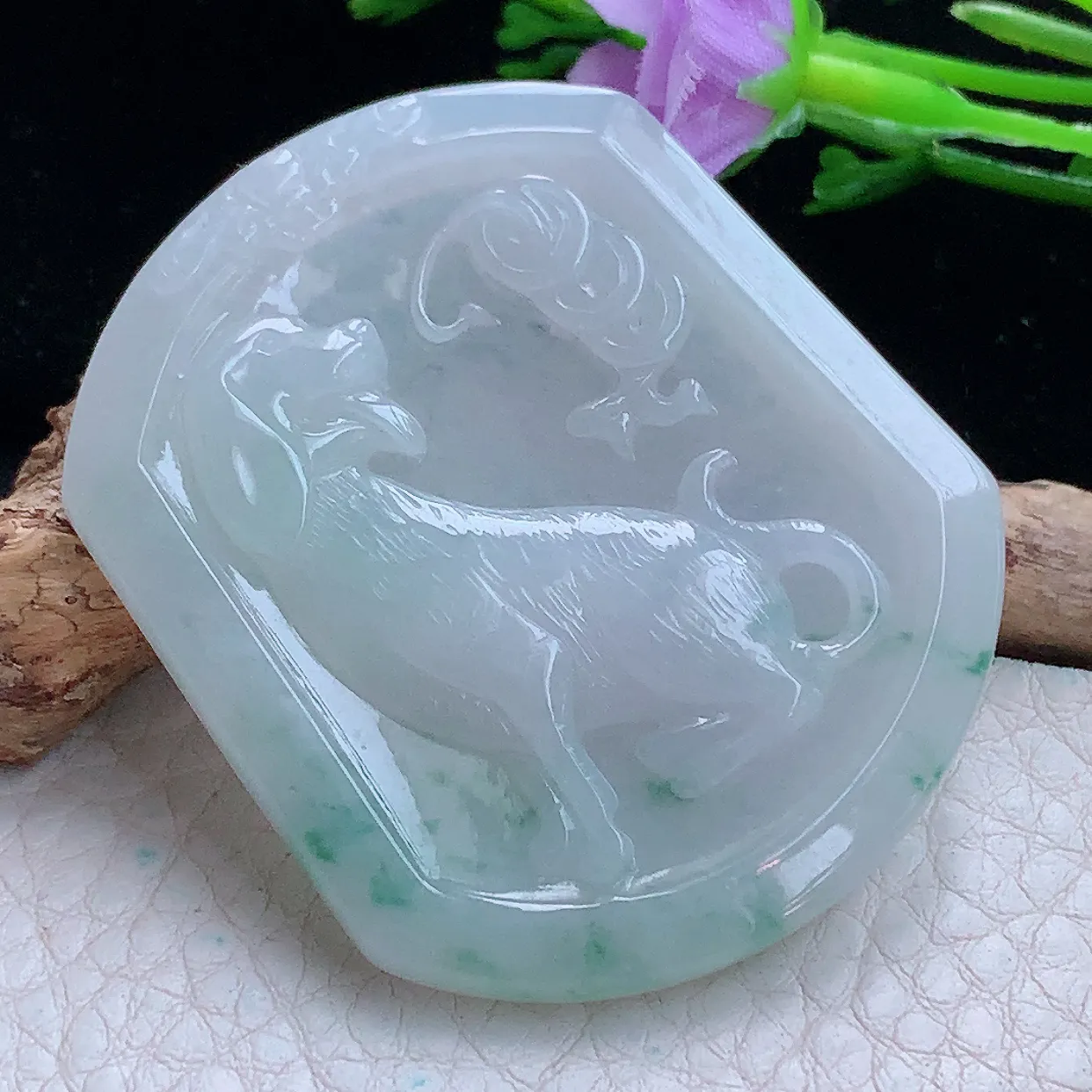 kh实拍50*42.6*5缅甸翡翠精雕飘花冰透生肖狗玉坠 旺财守护神项坠