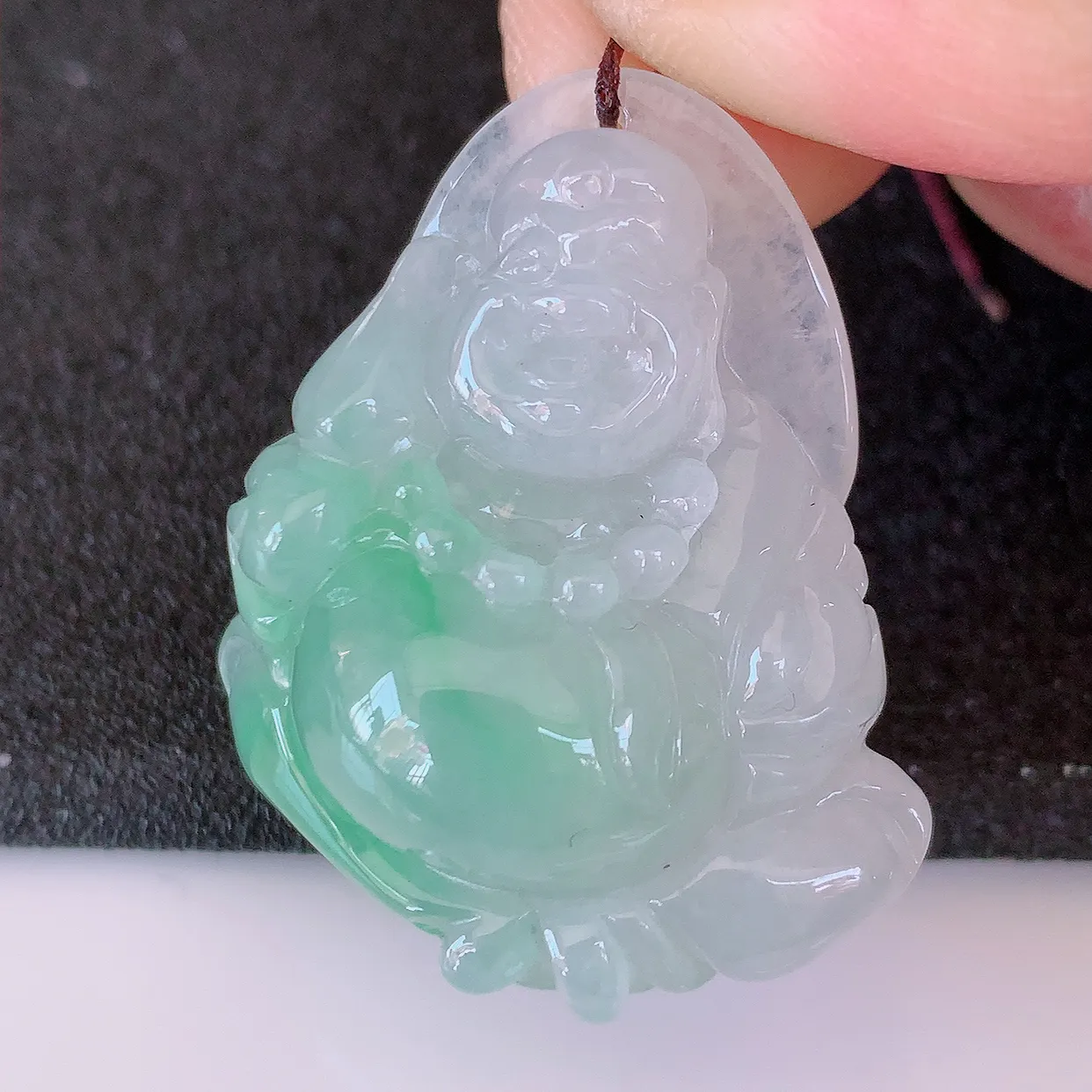 自然光实拍，冰飘绿翡翠逍遥布袋佛吊坠，代代有钱，水足丰盈，盈满欢喜，配戴送礼佳品！#87.7